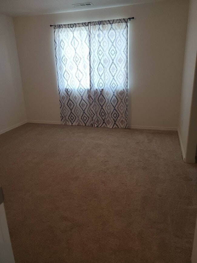 Building Photo - 4 bed 2.5 bath home in Mae Valley area of Moses Lake