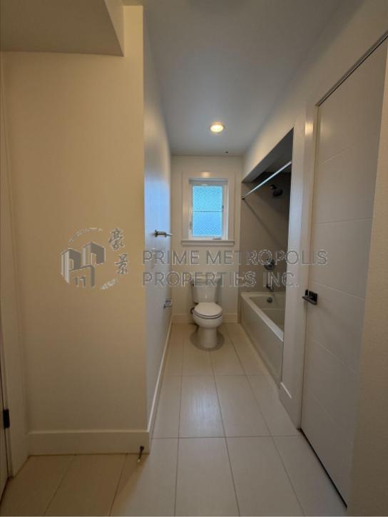 Building Photo - 2142 10th Ave W