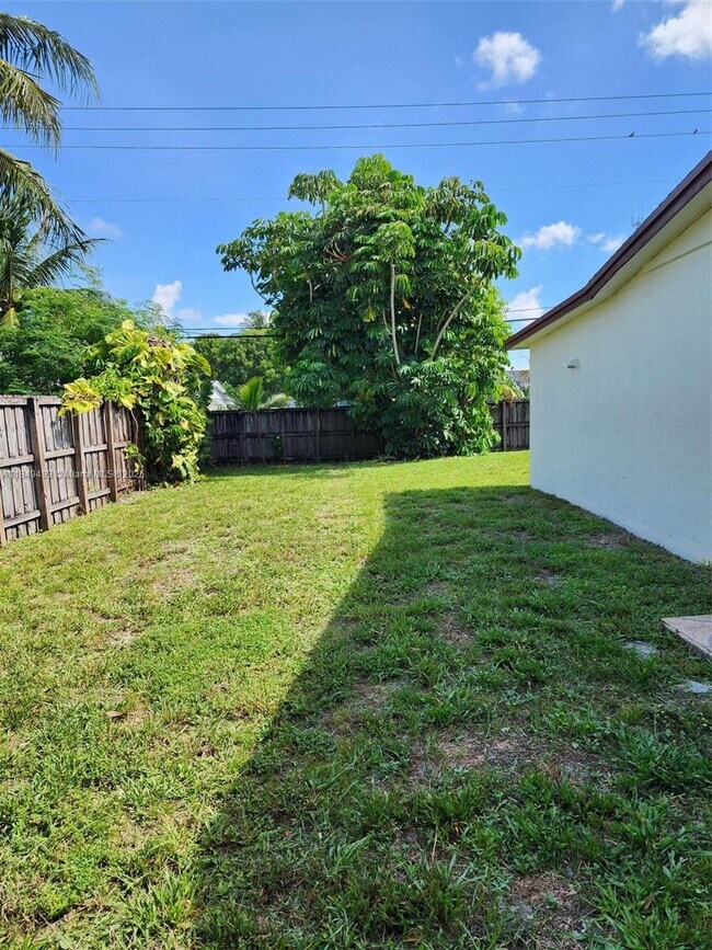 Building Photo - 845 NW 199th St