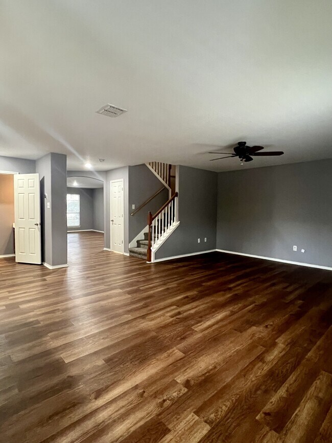 Building Photo - 9411 Rainbow Creek