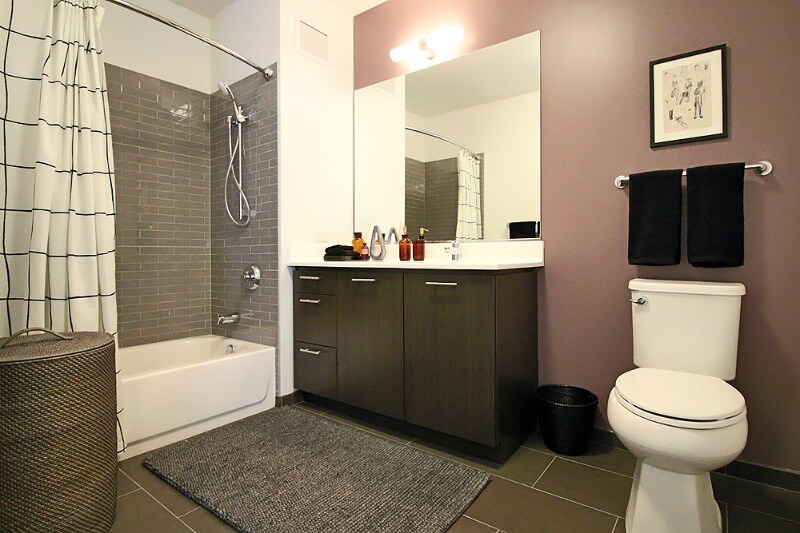 Building Photo - 641 N Wells St