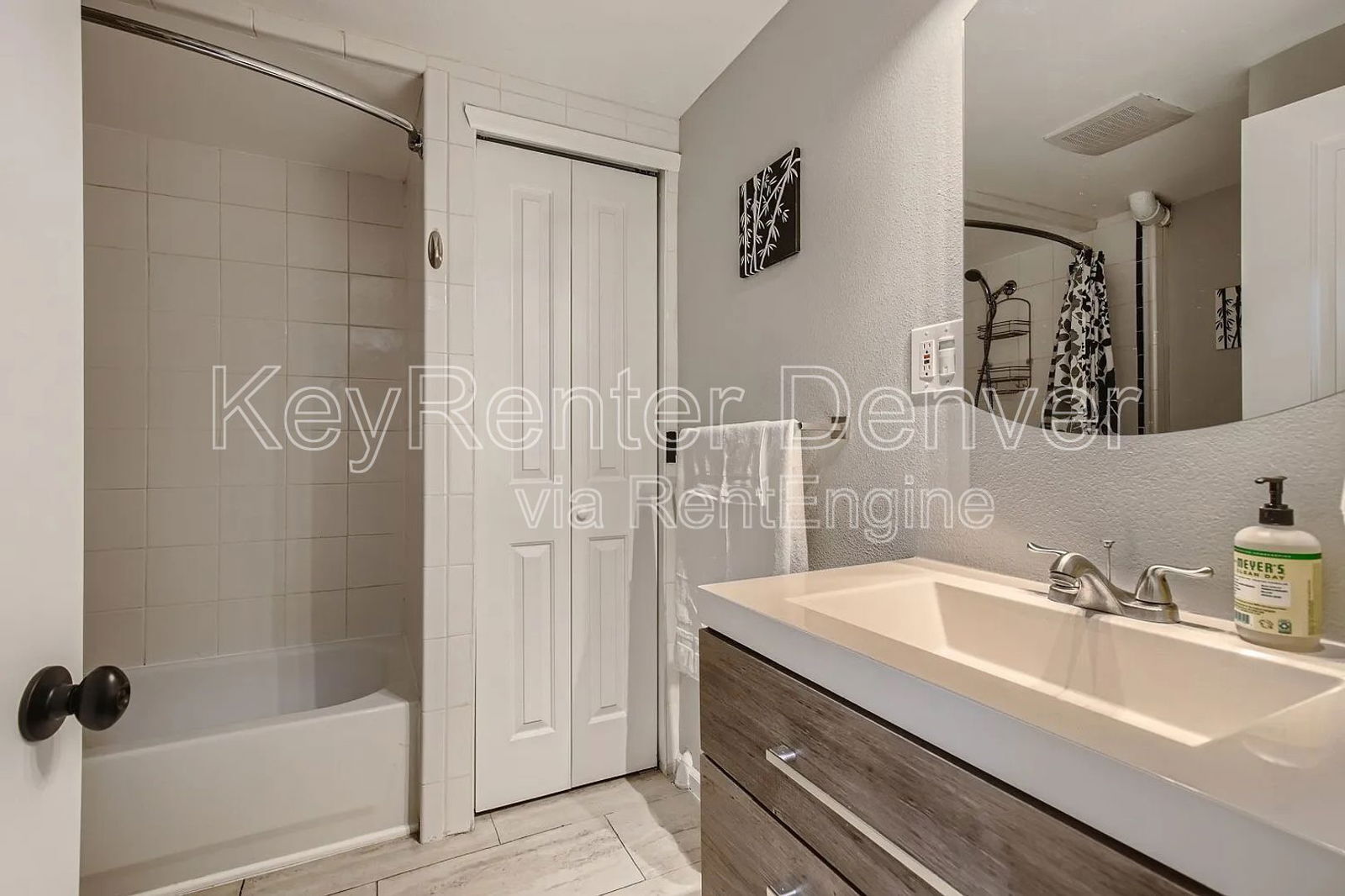 Building Photo - 5327 Independence St