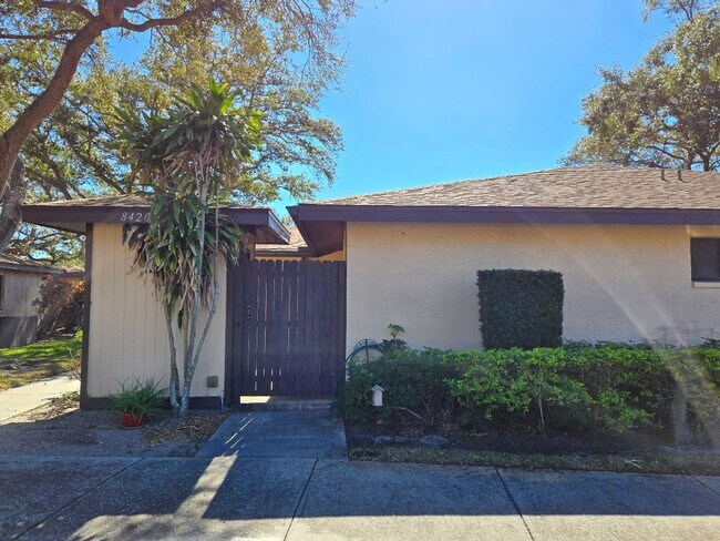 Building Photo - Great Location!  Split floorplan 2/2!  Private Patio!