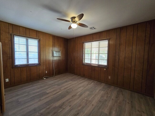 Building Photo - Cute 2 bedroom home near OBU