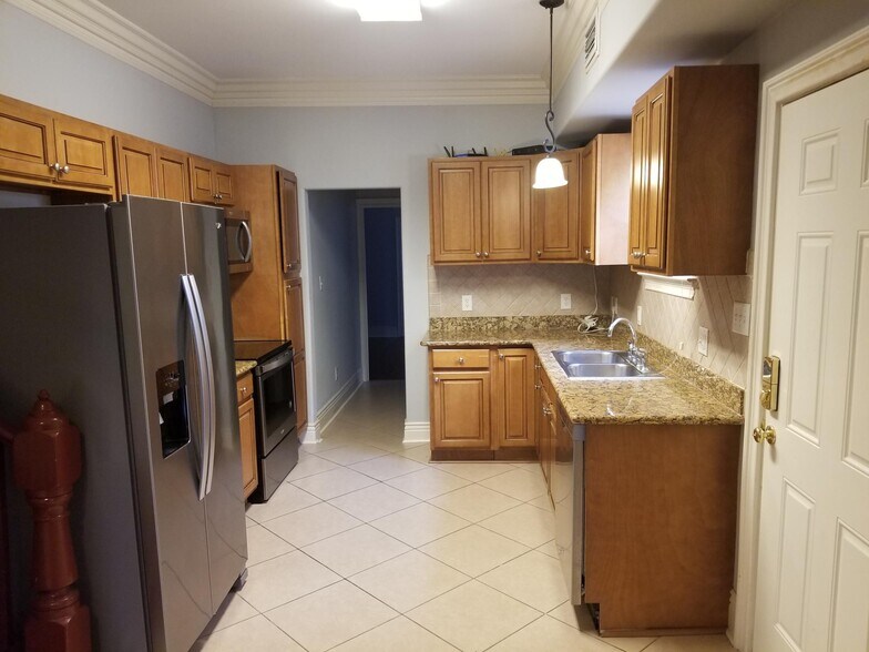Kitchen - 1023 General Taylor