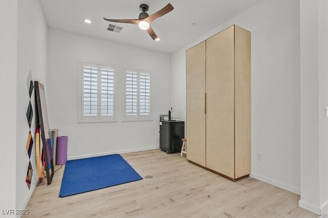 Building Photo - 10112 Pleasant Knoll Ave