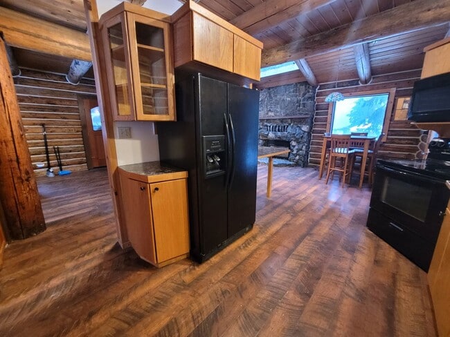 Building Photo - Log Cabin on Acreage, Mosquito Lk Rd