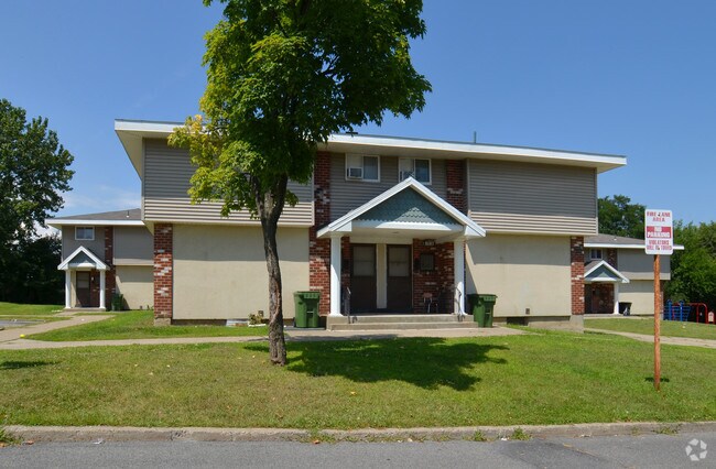 Building Photo - MacGathan Townhouses