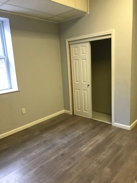 Building Photo - 464 Pratt St Ext