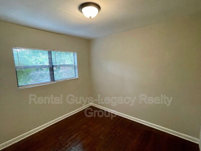 Building Photo - 1738 Wright Ave