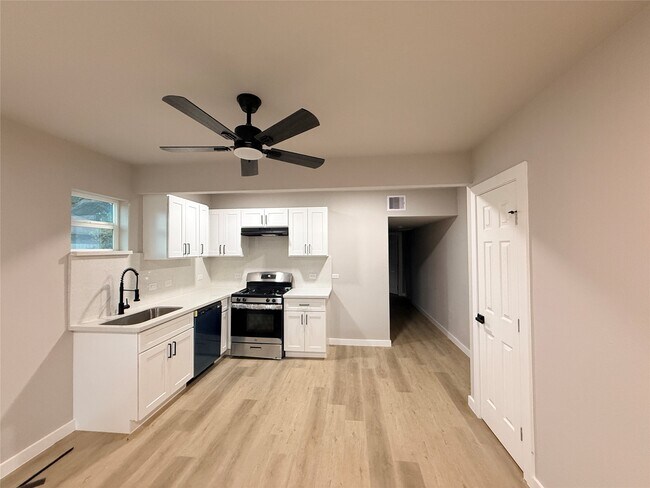 Building Photo - 5238 Pease St