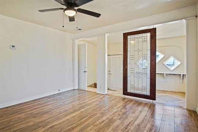 Building Photo - 2812 S Broadway Ave