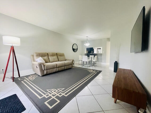 Building Photo - 5571 Courtyard Dr