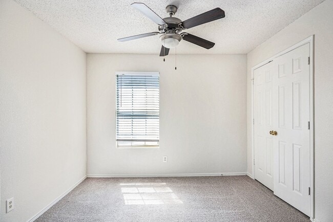 Building Photo - 8201 Cloverglen Ln