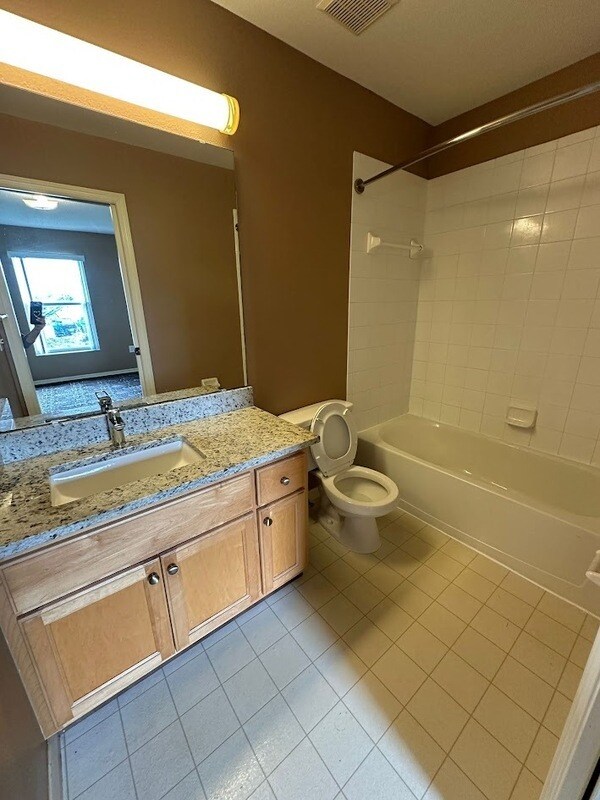 Building Photo - 271 Hart Ln