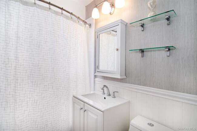 Building Photo - 140 N Broadway