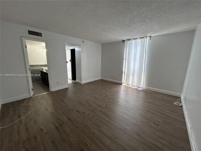Building Photo - 13499 Biscayne Blvd