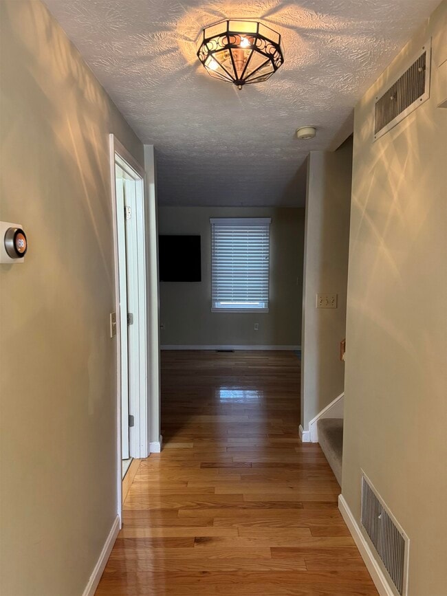 Building Photo - 16 Highbridge Hill Rd