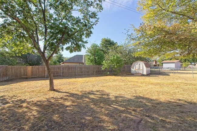 Building Photo - 914 Garden Meadow Dr