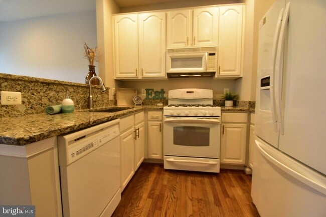 Building Photo - 5053 Kilburn St