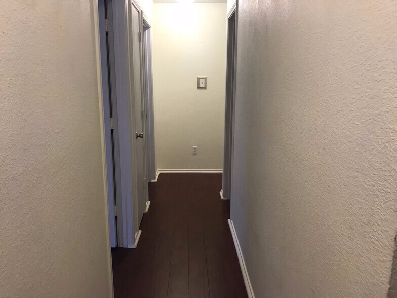 Building Photo - 3820 Bandera Ranch Rd