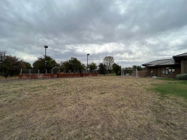 Building Photo - Brown Rd 3702 E