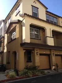 Building Photo - Opportunity Knocks! Updated Tri-Level prop...