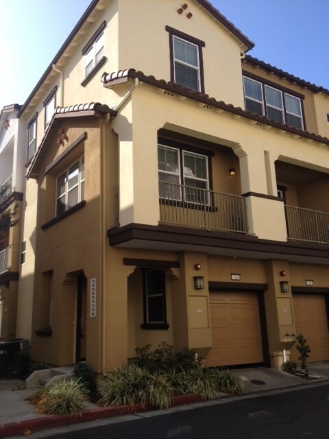Primary Photo - Opportunity Knocks! Updated Tri-Level prop...