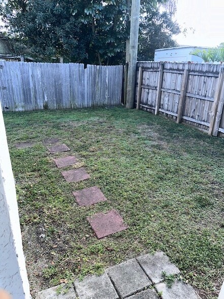 Building Photo - 1420 N 69th Way