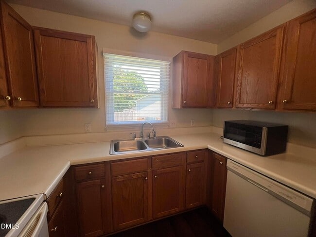 Building Photo - 500 Chinaberry Ln