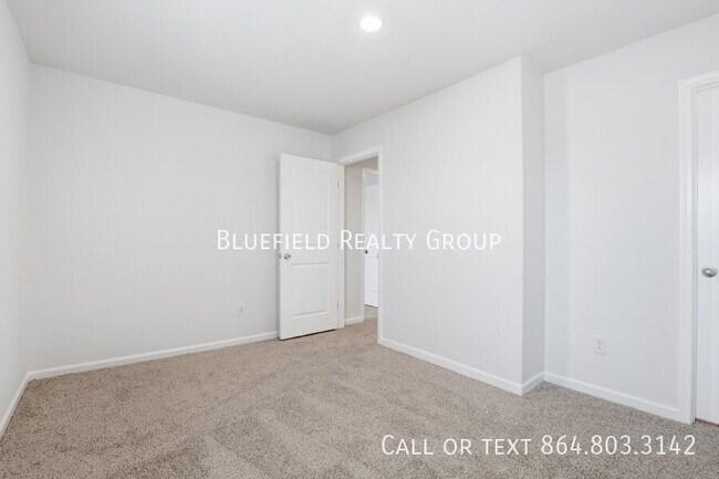 Building Photo - 227 Millen Dr
