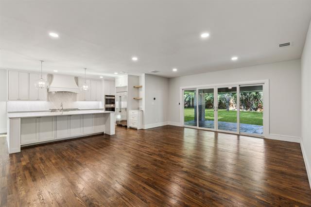 Building Photo - 6721 Meadowcreek Dr