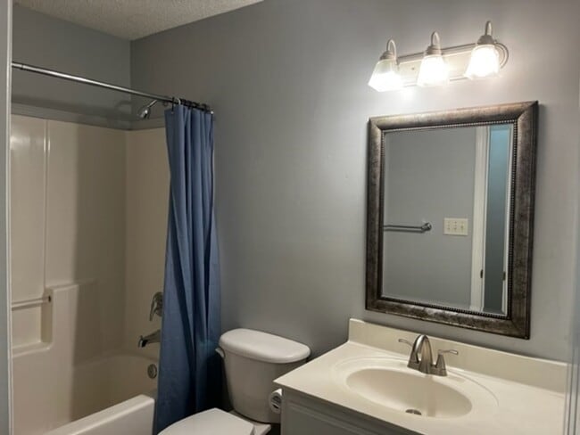 Building Photo - Beautiful Home in Hunters Ridge New Bern