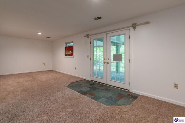 Building Photo - 192 Skyline Dr