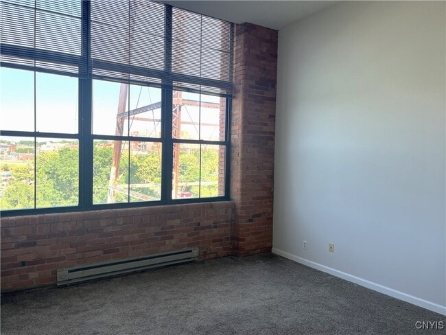 Building Photo - 526 Plum St