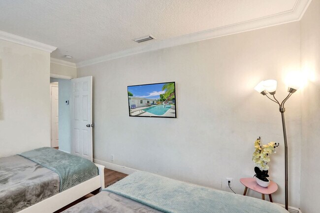 Building Photo - 5415 Harrison St