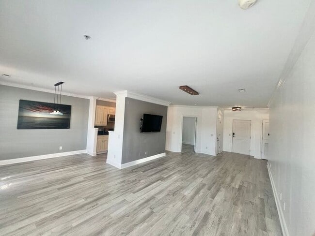 Building Photo - Mayfaire Townview 3rd floor 2BR unit with ...
