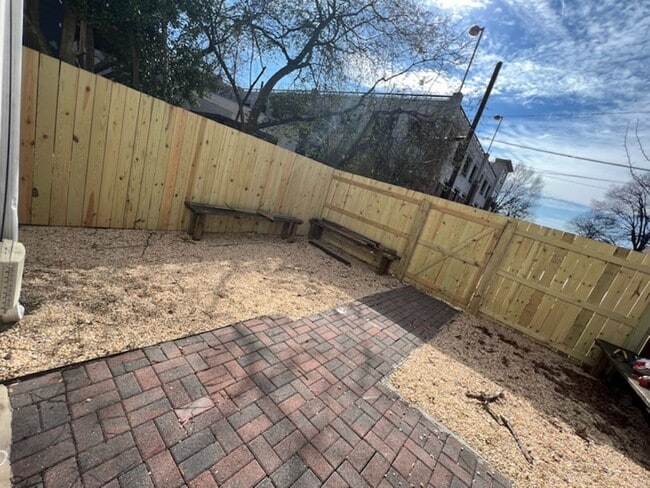 Building Photo - Very Spacious 4bdrm/2bth House on W CARY STREET in the Heart of VCU!!!