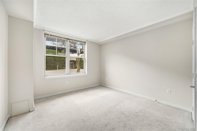 Building Photo - 300 Mamaroneck Ave