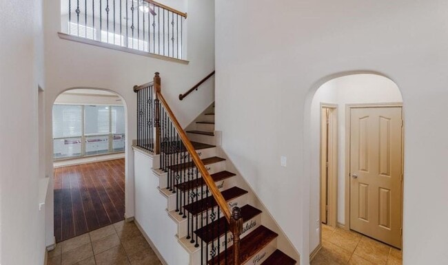 Building Photo - 1619 Brighton Downs