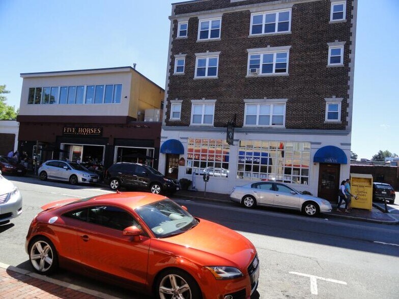 Building Photo - 400 Highland Ave
