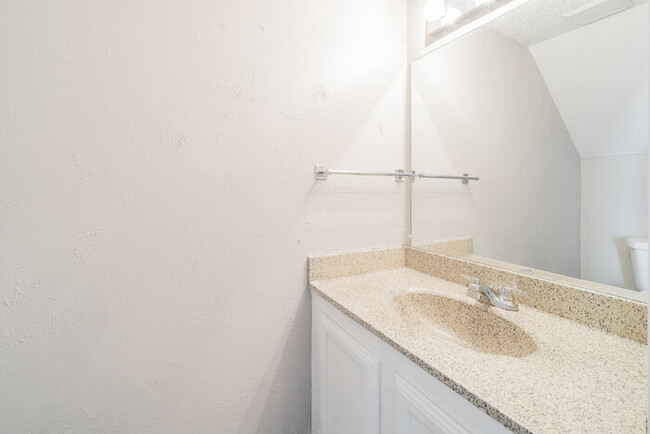 Building Photo - Wyngate Townhomes 3923D