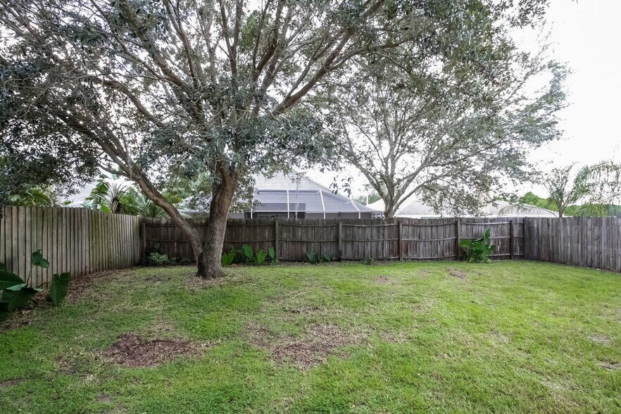 Building Photo - 9613 Laurel Ledge Dr