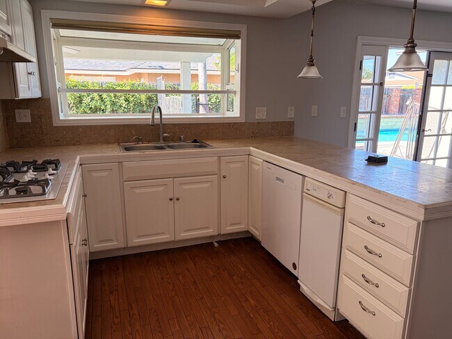 Building Photo - Charming 3 Bed 2 Bath Pool Home in City of Orange