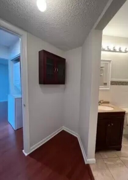 Building Photo - 3828 Southpointe Dr