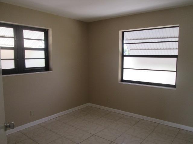 Building Photo - 498 W Drew St