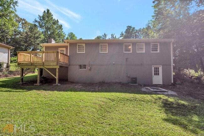 Building Photo - 2070 Twelve Oaks Cir