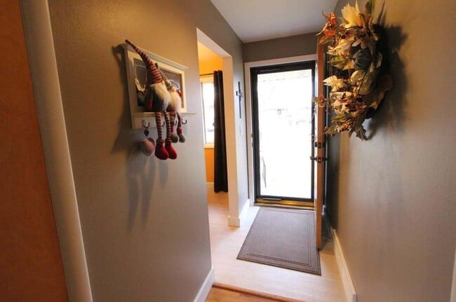 Building Photo - 2646 Yellowstone Ave