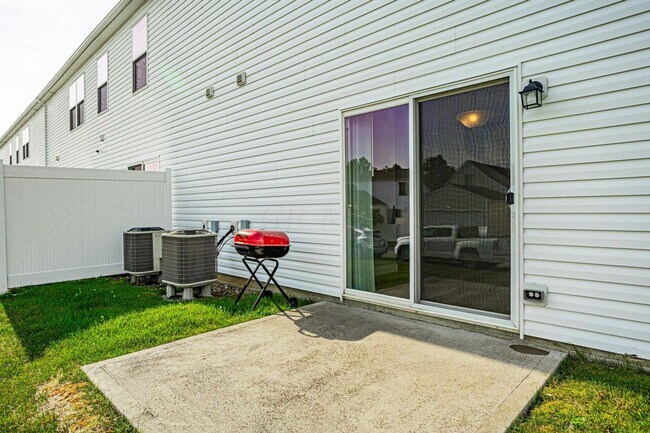 Building Photo - Townes of West Albany