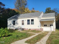 Building Photo - Charming Home